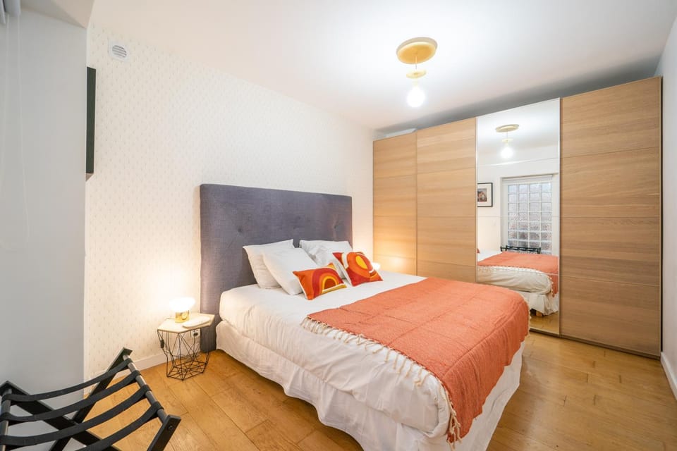 Bed, Photo of the whole room, Bedroom, towels, wardrobe