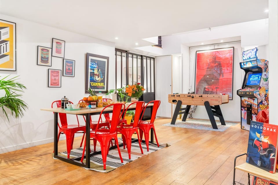 Living room, Seating area, Dining area