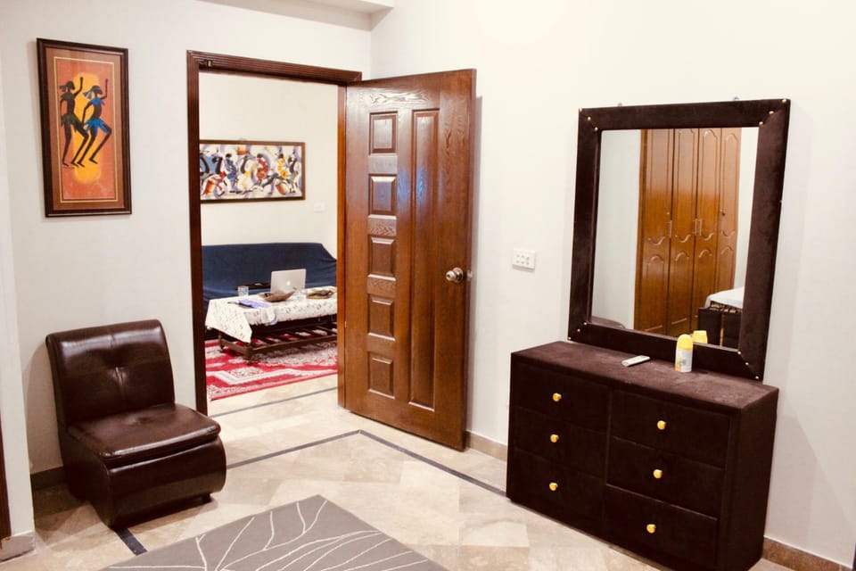 Living room, Photo of the whole room, Seating area