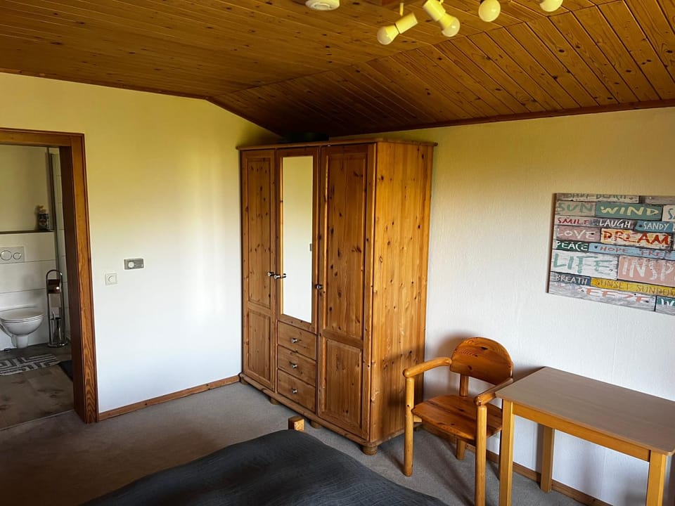Bedroom, wardrobe
