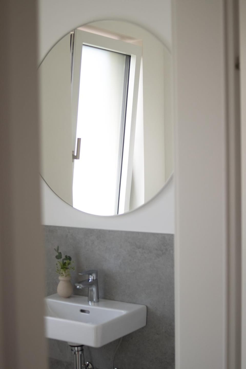Toilet, Decorative detail