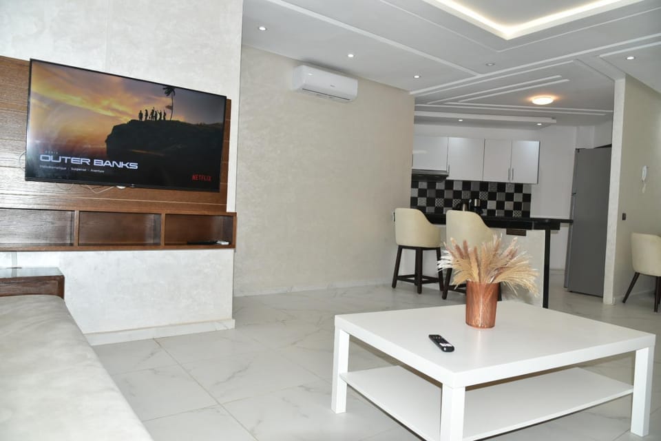 Communal lounge/ TV room, TV and multimedia, Living room, Decorative detail, Decorative detail