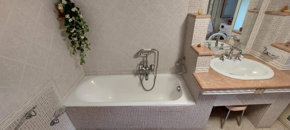 Bathroom, Bath