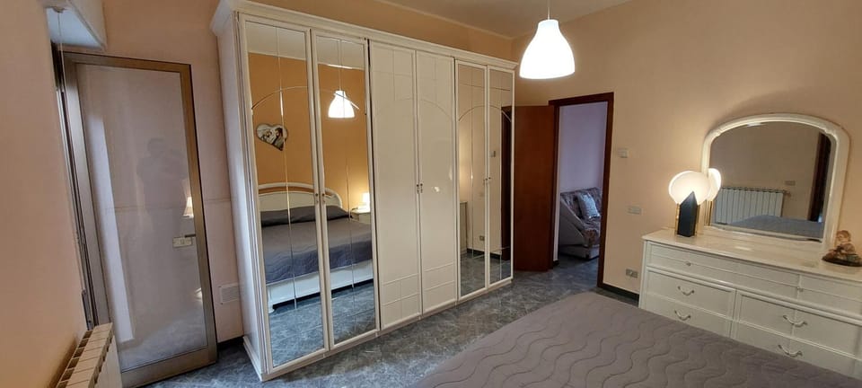 Photo of the whole room, wardrobe
