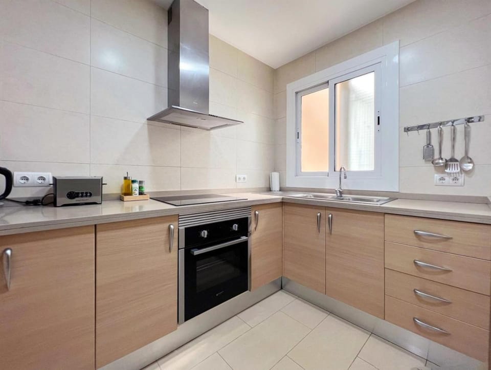 Kitchen or kitchenette, dishwasher, stove