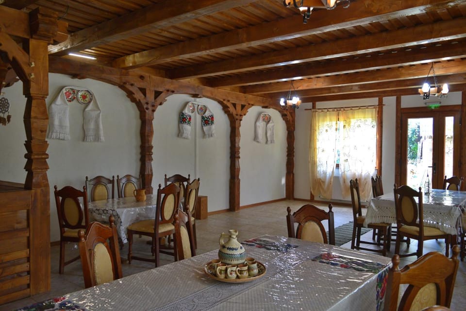 Restaurant/places to eat, Banquet/Function facilities, Dining area