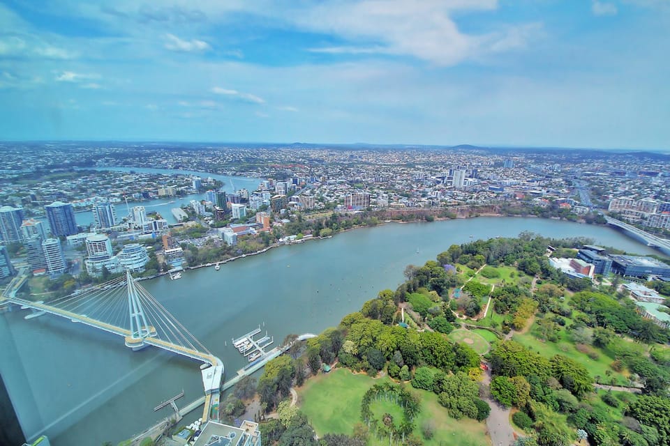 Skyline View High Floor 2BR with Sofa Bed and Free Parking Apartment in Kangaroo Point