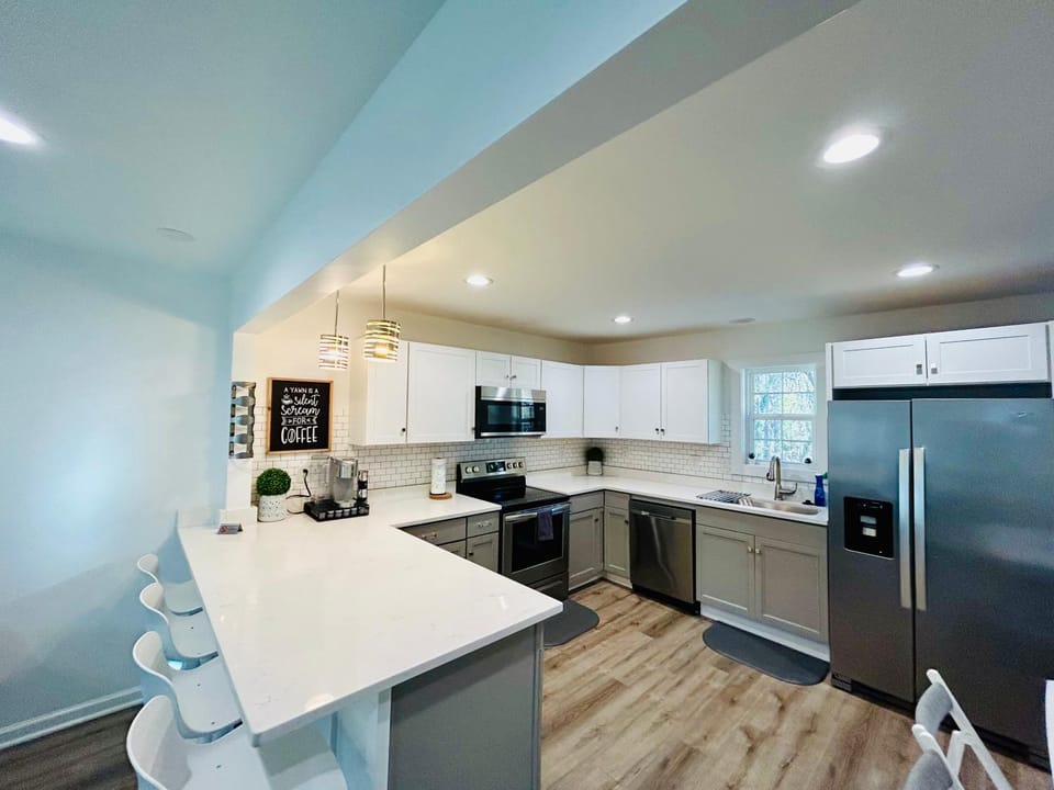 Seating area, kitchen