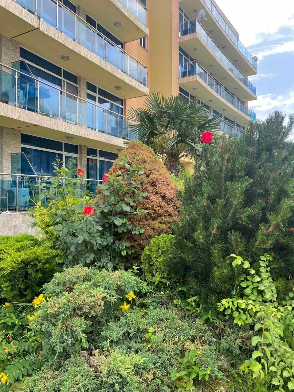 Property building, Spring, Day, Natural landscape, Garden, Garden view