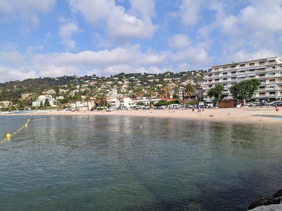 Golfe Juan grand 2 pièces proche plage et Cannes Apartment in Antibes