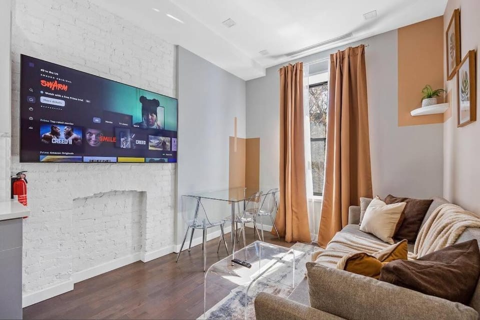 SWJ 3rd - Sleeps 7,Close to LGA,Times Sq in 25 min Apartment in Harlem