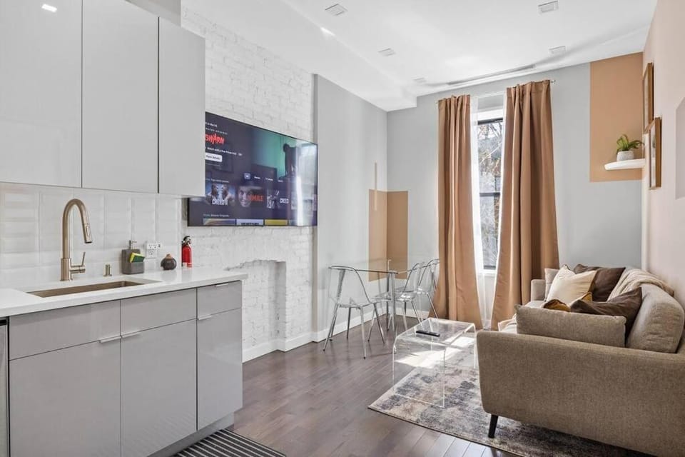 SWJ 3rd - Sleeps 7,Close to LGA,Times Sq in 25 min Apartment in Harlem