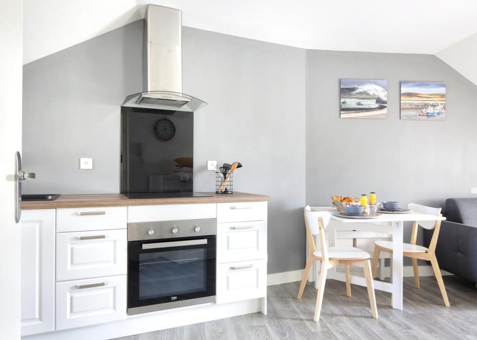 Kitchen or kitchenette, Dining area, pet friendly, stove