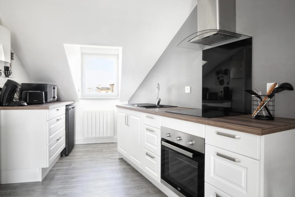 Coffee/tea facilities, minibar, stove, kitchen