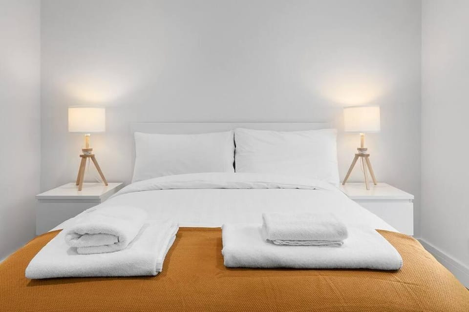 Bedroom, towels