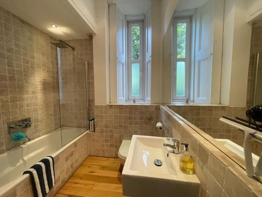 Shower, Bathroom, Bath, towels