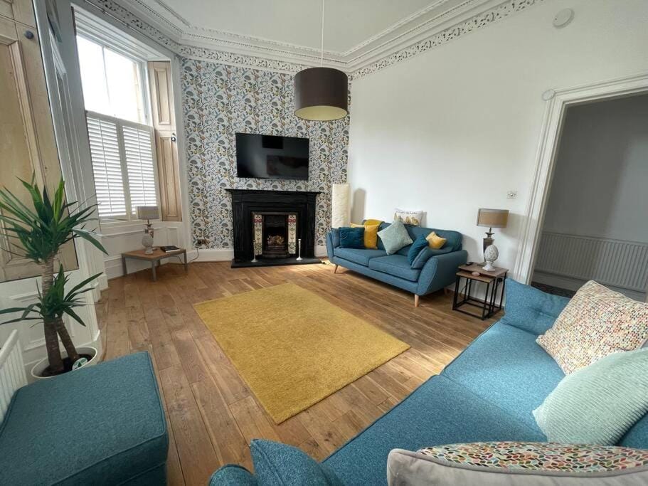 TV and multimedia, Living room, flat iron