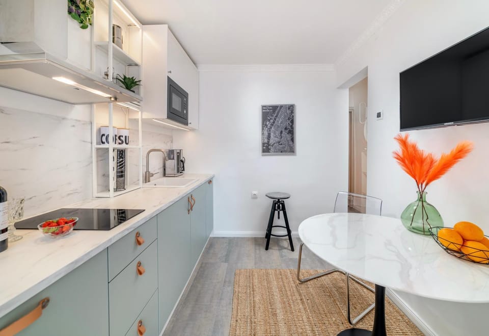 TV and multimedia, Kitchen or kitchenette, Dining area, minibar, stove