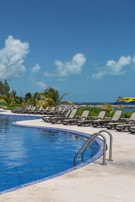 Seacost Beachfront 2BDR with pool by Casa Paraiso Apartment in Cancun