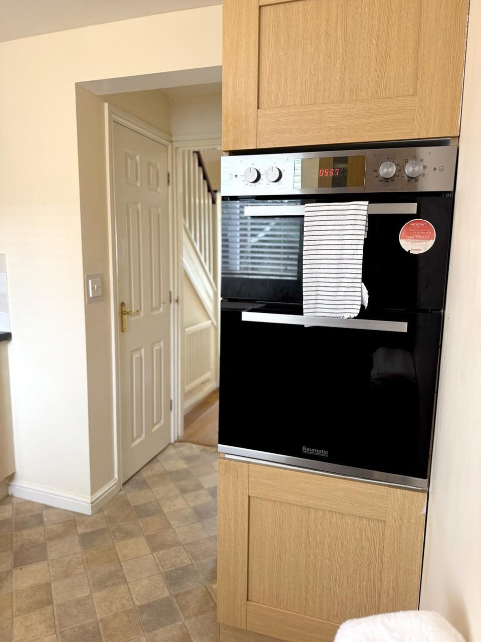 Kitchen or kitchenette, oven, kitchen