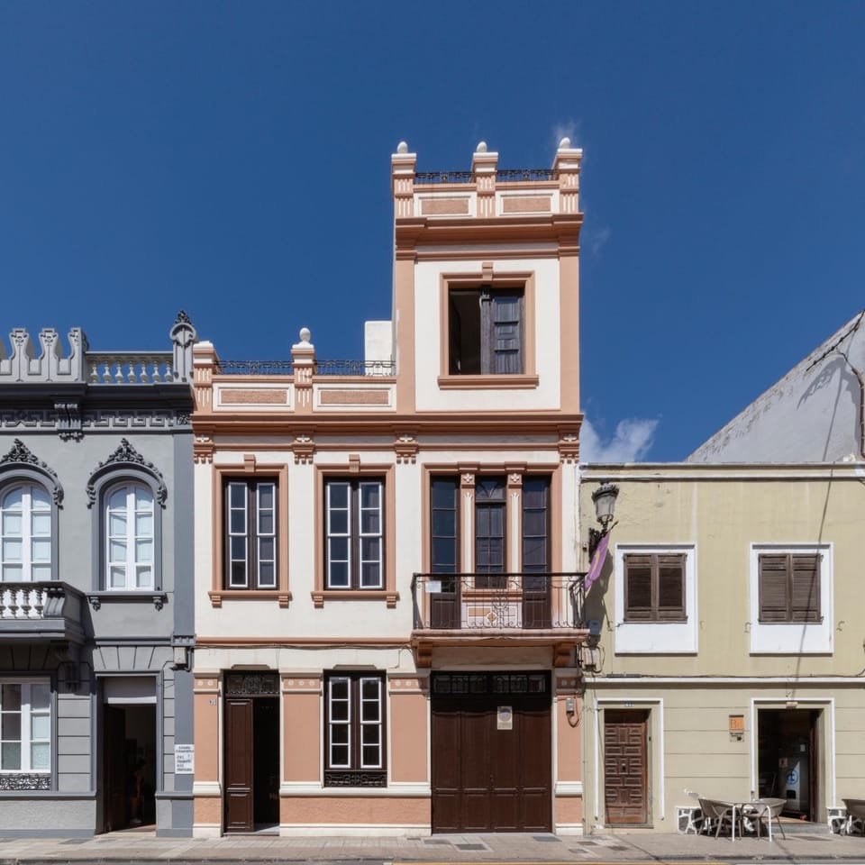 Property building, Facade/entrance, Landmark view