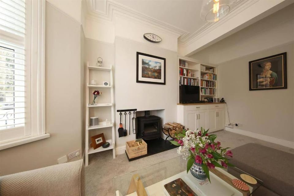 Perfectly Positioned Pad House in Cardiff