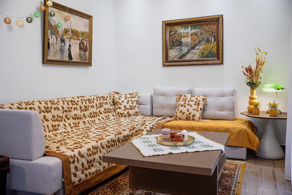 Living room, Decorative detail, Seating area