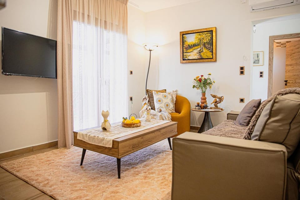 TV and multimedia, Living room, Seating area, air conditioner
