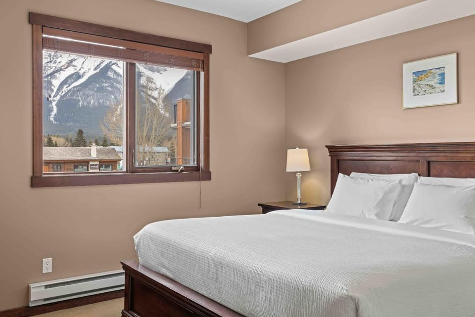Best Views of Canmore - 2Bed 2Bath House in Canmore