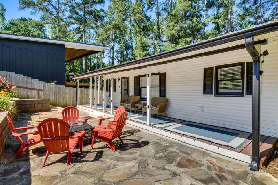 Waterfront Lake Hartwell Vacation Rental w/ Dock! House in Lake Hartwell