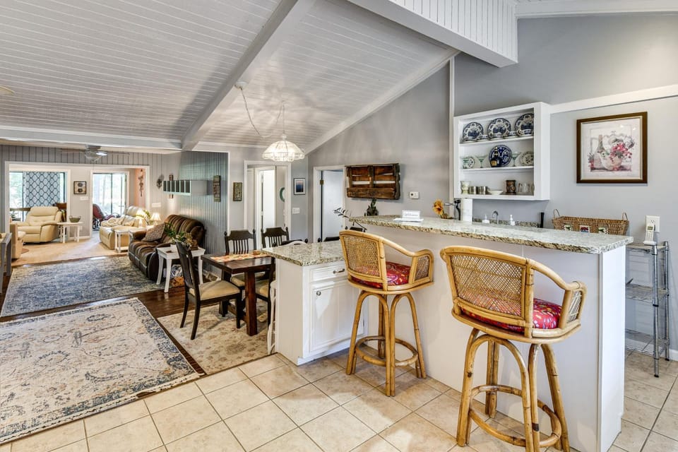 Waterfront Lake Hartwell Vacation Rental w/ Dock! House in Lake Hartwell