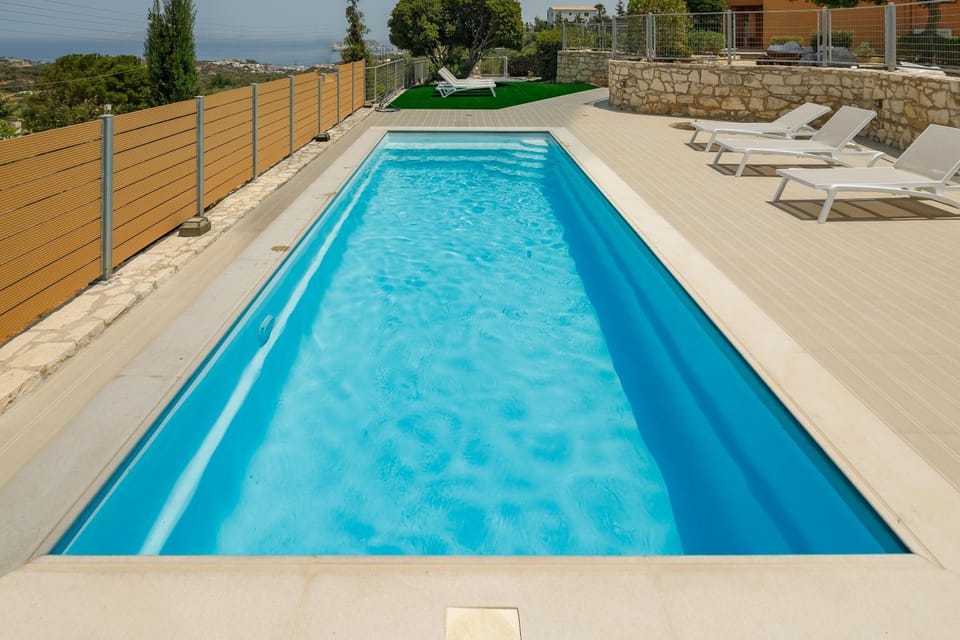 Pool view, Swimming pool, sunbed