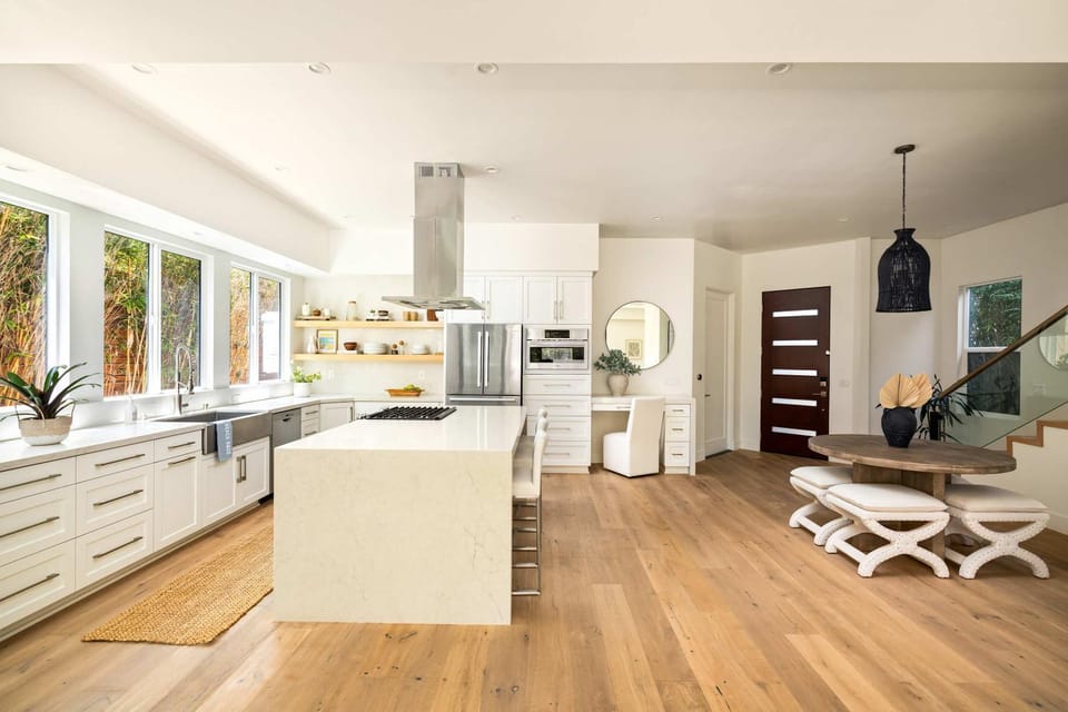 Contemporary Indoor Outdoor Living Walk to Beach House in Leucadia