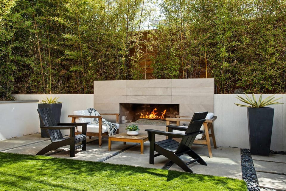 Contemporary Indoor Outdoor Living Walk to Beach House in Leucadia