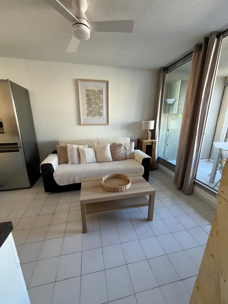 Living room, Seating area, air conditioner