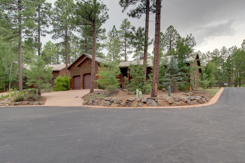 Furnished Deck & Grill: Woodsy Torreon Cabin Cabin in Show Low