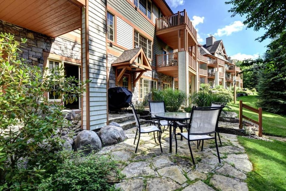 Cozy Condo - Ski-in/out - Fireplace - In nature Apartment in Mont-Tremblant