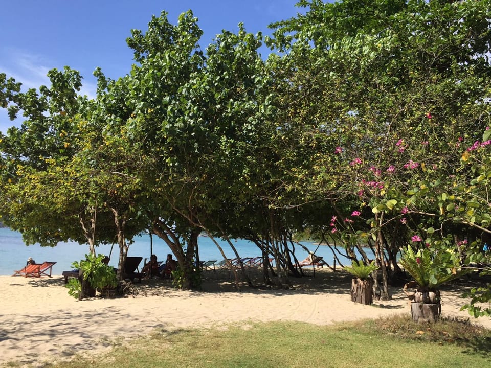 Bangbaobeach Resort Bed and Breakfast in Koh Chang Tai