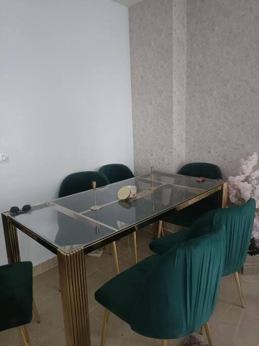 شقة كاملة بحديقة خاصة بمدينتى Apartment in Cairo Governorate