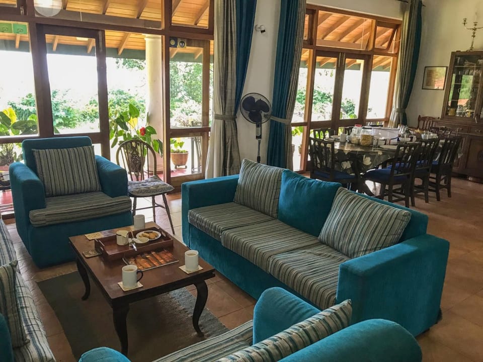 Living room, Lounge or bar