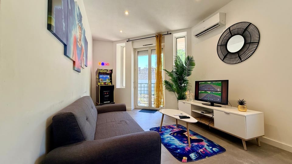 IDÉAL Pro & Familles - Billard - Borne d'Arcade - Jeux Vidéos - Jeu Bonus OFFERT Apartment in Saint-Étienne