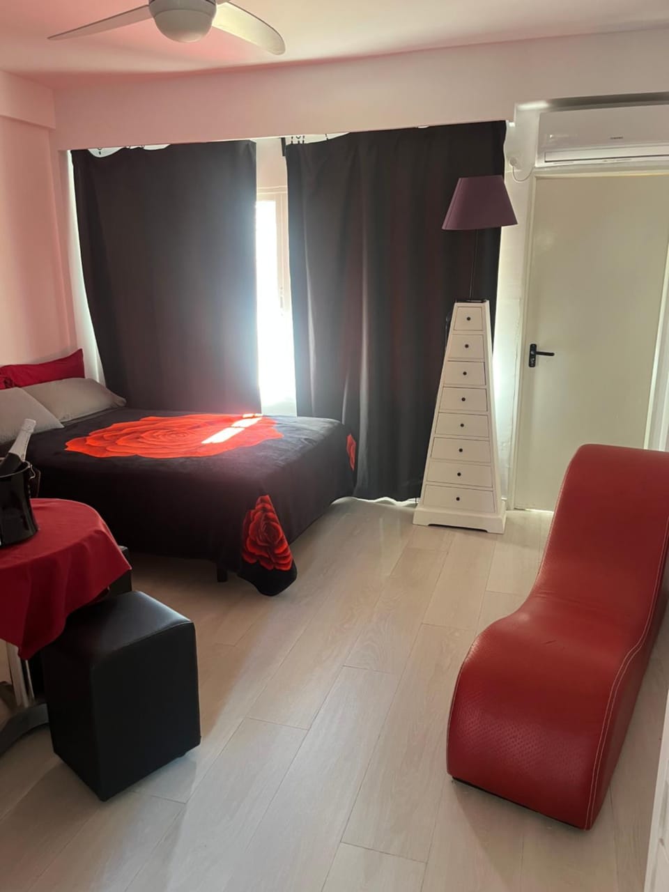 Bed, Living room