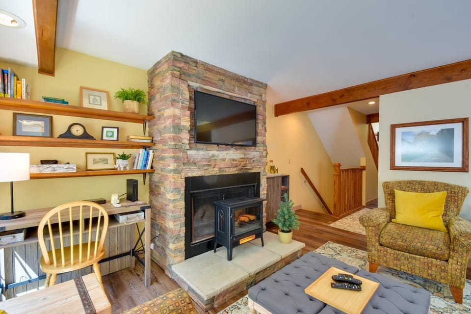 Tasteful Galena Townhome w/ Community Amenities House in Iowa