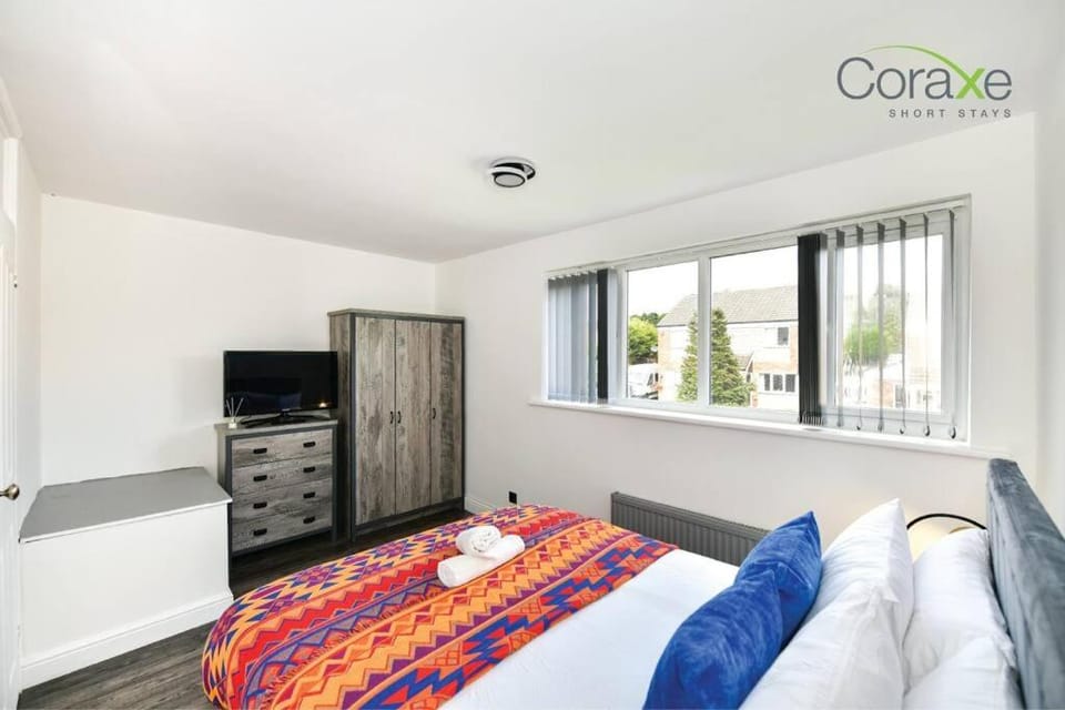 Bed, TV and multimedia, Bedroom, towels, wardrobe