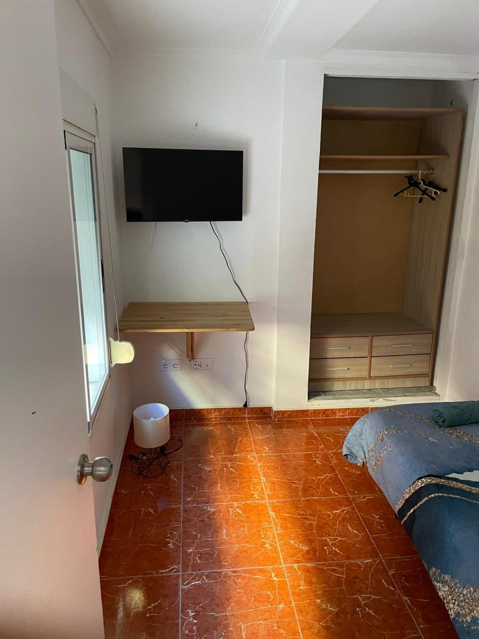 Bed, TV and multimedia, Photo of the whole room, Bedroom, wardrobe