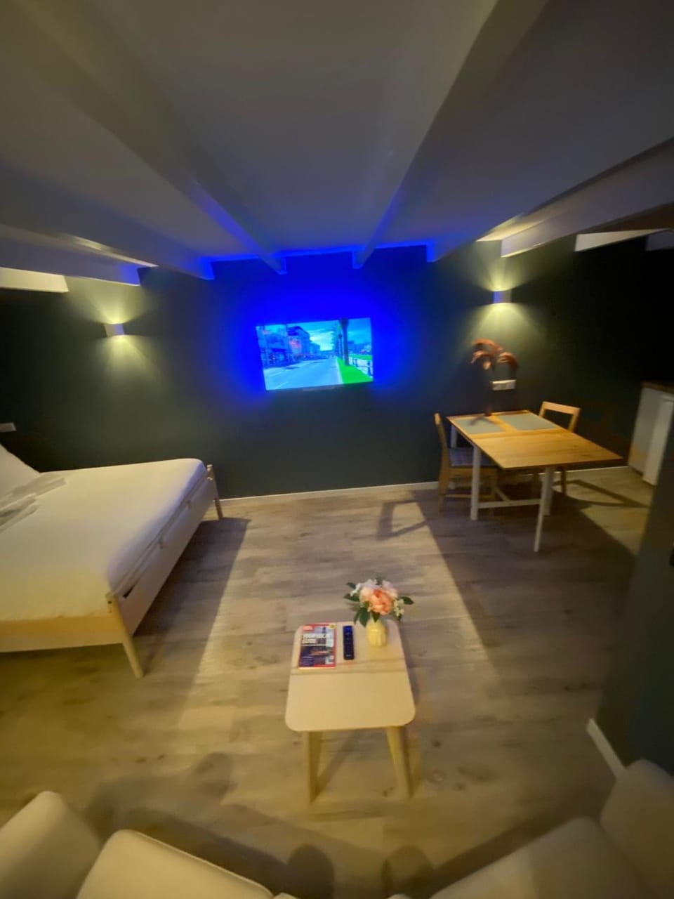 TV and multimedia, Seating area