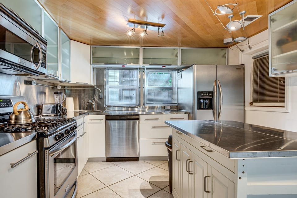 See Int’l Soccer! West Midtown ATL Home w/ Deck House in Buckhead