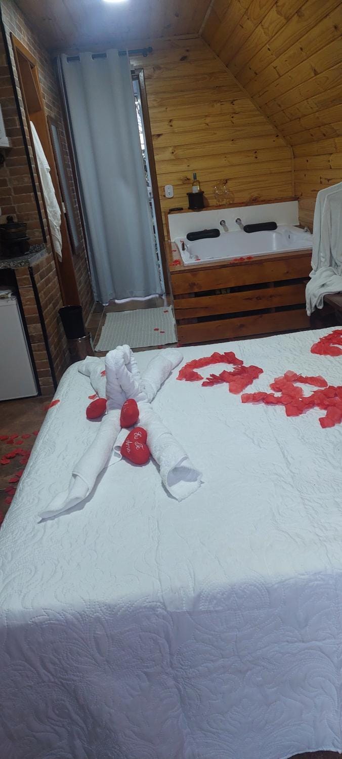 Chale com hidromassagem Casa Papai Noel Bed and Breakfast in Campos do Jordão