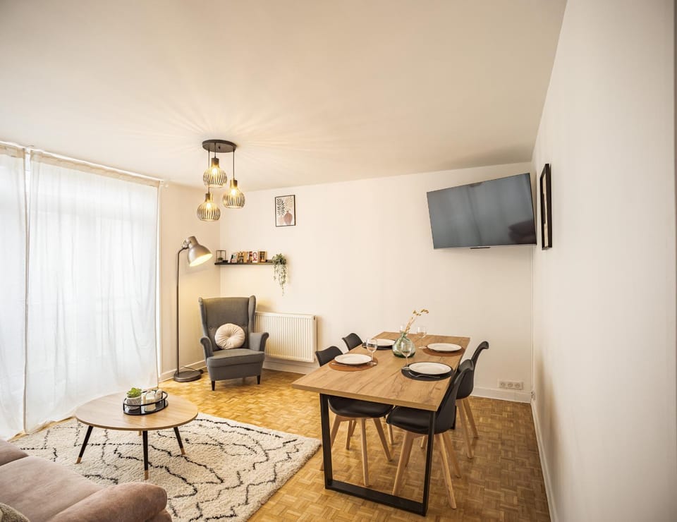 TV and multimedia, Living room, Dining area