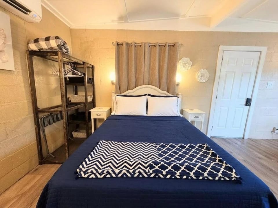 #03 - Fantastic Lakeside Studio Cottage- Pet Friendly House in Rockwell